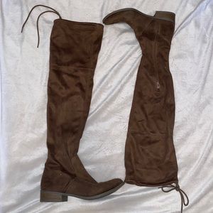 Wonen’s suede over the knee boots 🤎